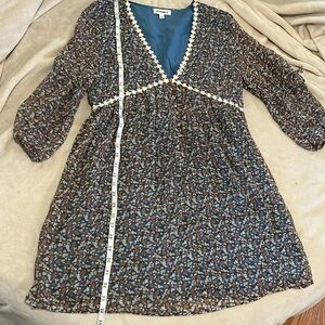 ee:some Floral Pattern Flowy Dress with Flower Trim and Bows on the Sleeves